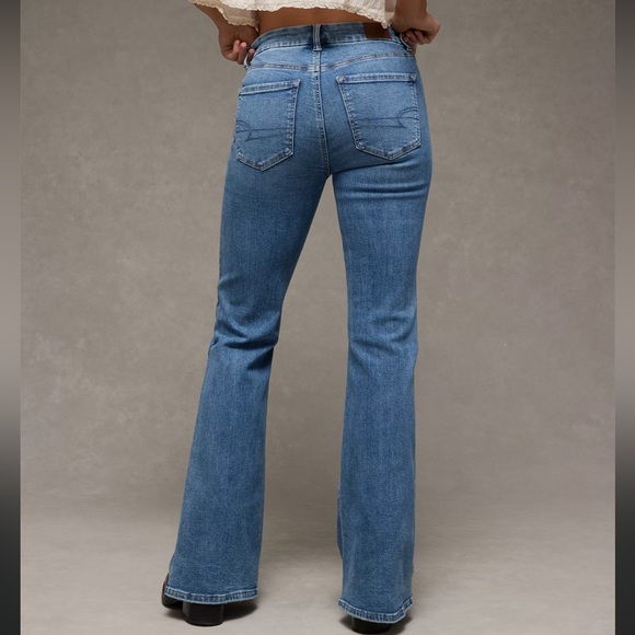 American Eagle Outfitters Super High-Waisted Flare Blue Jeans with Stretch - Picture 3 of 16